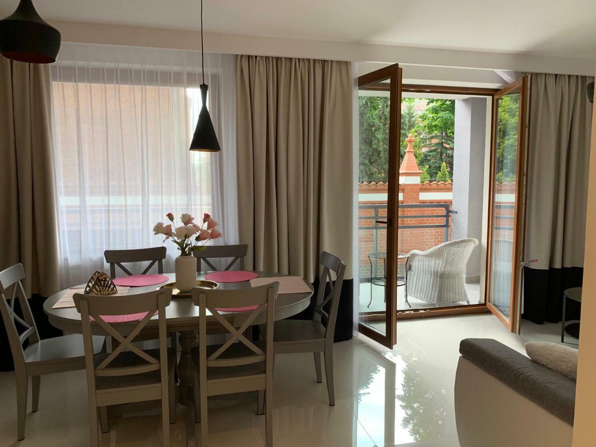 Apartament Zacisze Rose Gold マルボルク エクステリア 写真